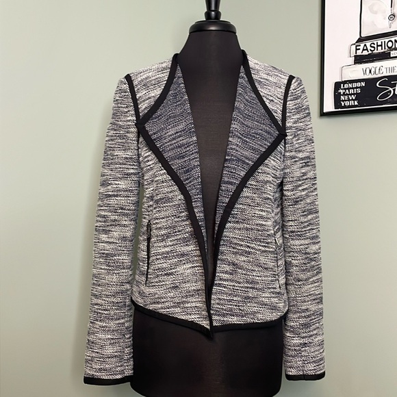 Ann Taylor Jackets & Blazers - Ann Taylor Navy & White Open Front Women’s Blazer Size Medium